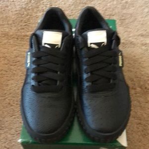 Women’s Black Puma Cail 5.5